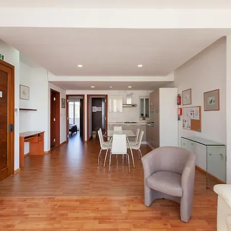 Beautiful 2br Just Off The Promenade With Seaviews By 360 Estates *