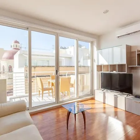 Beautiful 2br Just Off The Promenade With Seaviews By 360 Estates