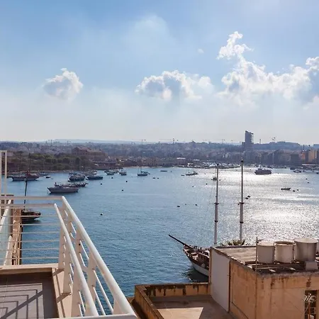 Beautiful 2br Just Off The Promenade With Seaviews By 360 Estates *