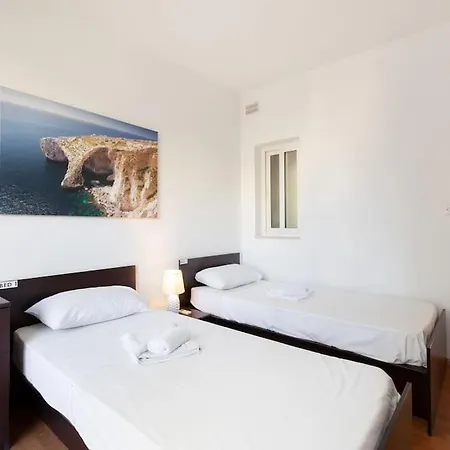 Beautiful 2br Just Off The Promenade With Seaviews By 360 Estates דירה *