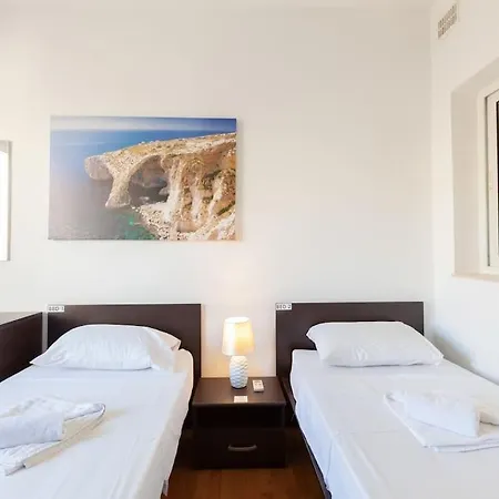 Beautiful 2br Just Off The Promenade With Seaviews By 360 Estates *
