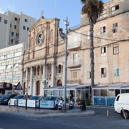 Beautiful 2br Just Off The Promenade With Seaviews By 360 Estates Sliema