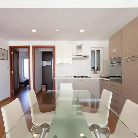 Beautiful 2br Just Off The Promenade With Seaviews By 360 Estates Lejlighed *